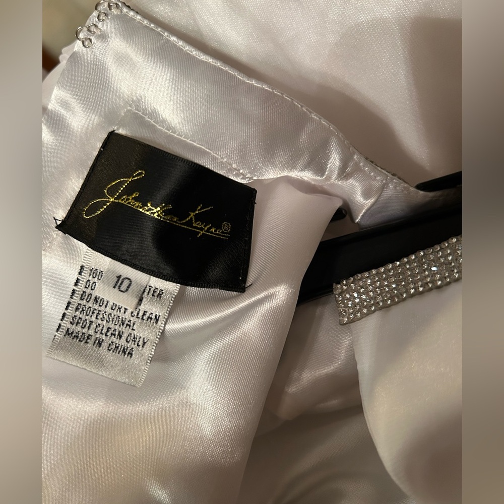 Elegant White Sheer Long Sleeve 2 piece Fun Fashion Wear! By Johnathan Kayne. - Picture 4 of 6